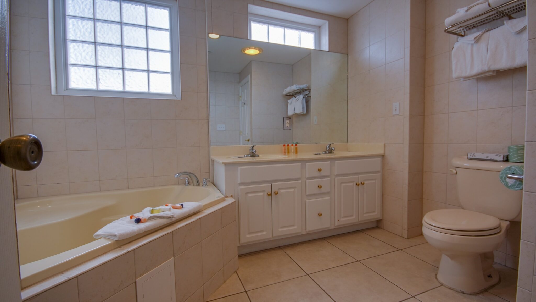 Americana Hotel Oceanfront — photo 15 of 60