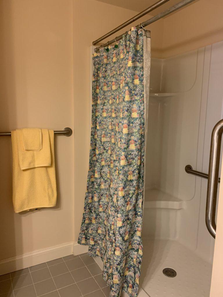unit bathroom with accesible shower