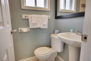toilet both towels bathroom mirrow