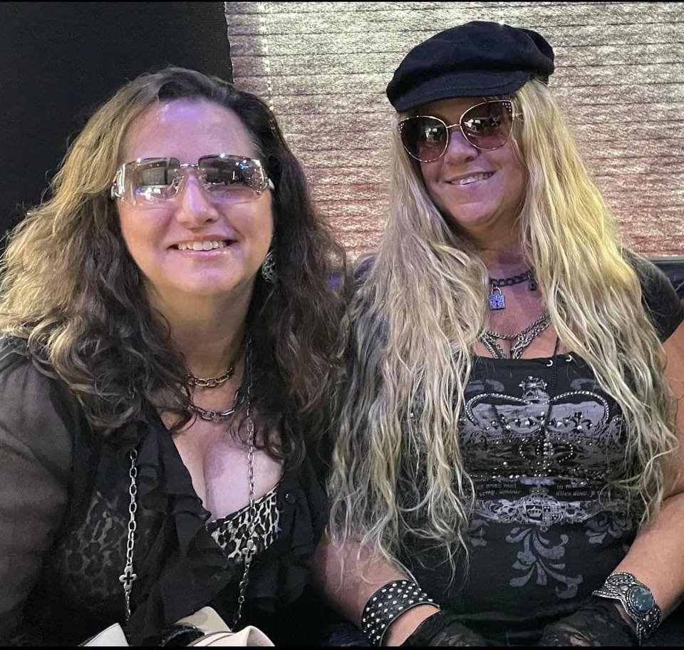 Picture of artists Margot and Valerie playing at Windmill Creek Winery