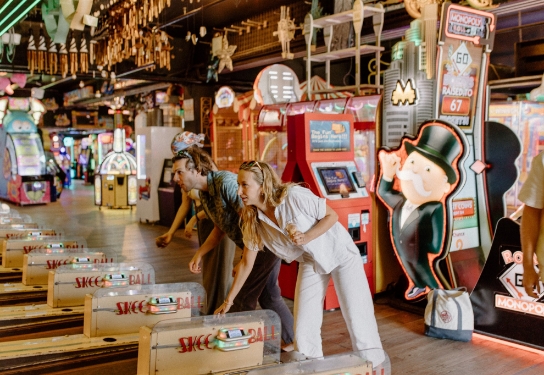 Friends in arcade, Ocean City